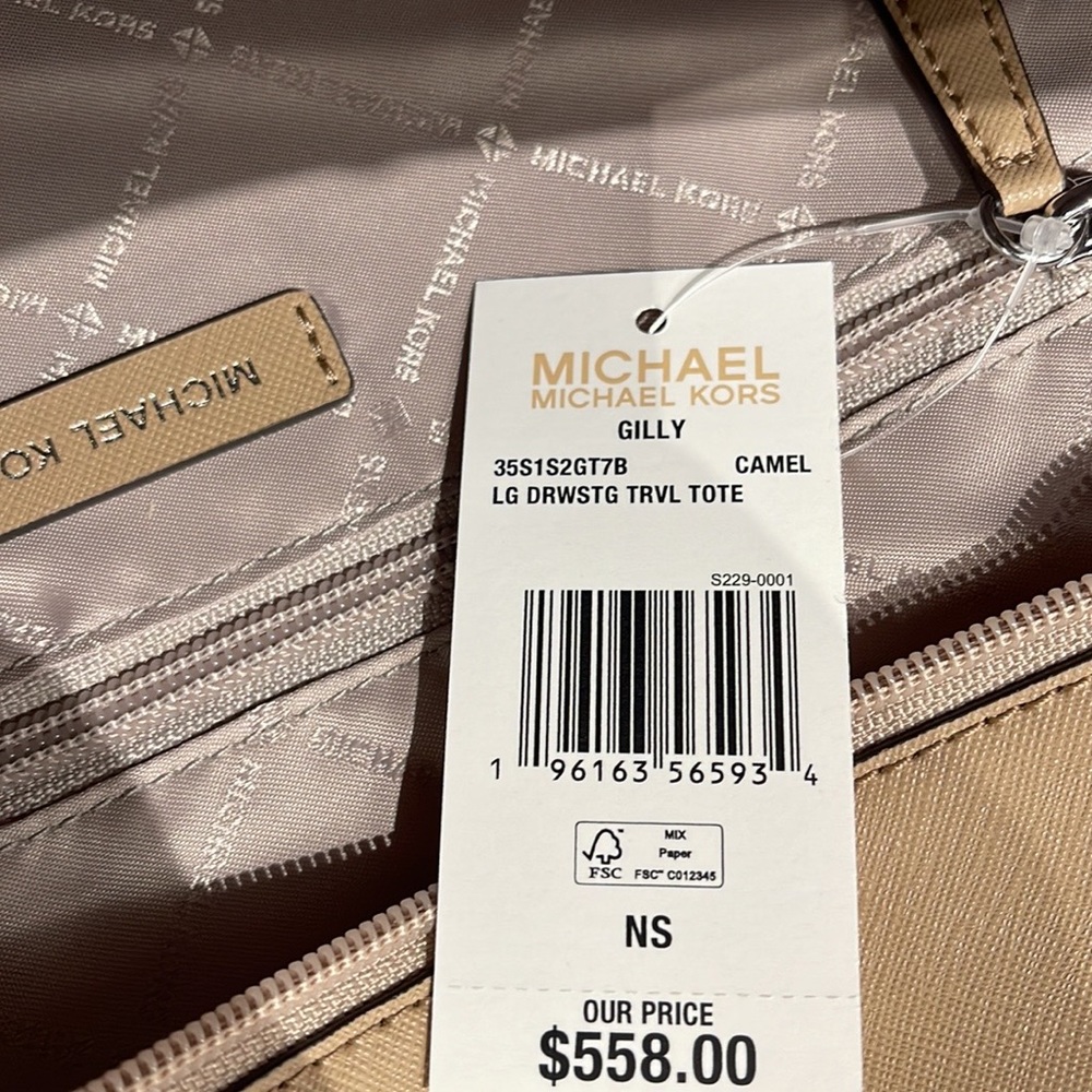 MICHAEL KORS GILLY LARGE DRAWSTRING TRAVEL TOTE SIGNATURE Camel
NWT
NWT - Picture 8 of 16